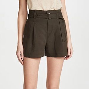 Club Monaco DARCEE BELTED SHORTS IN OLIVE. Size: 12
